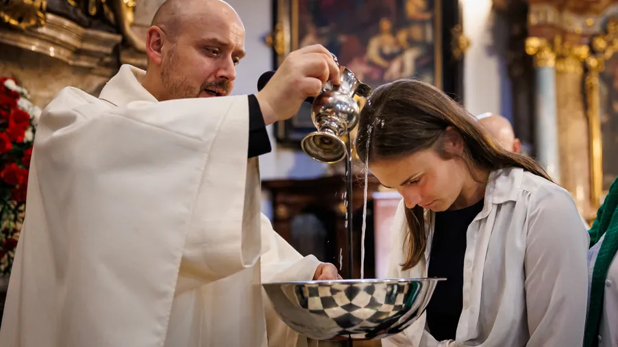 Uvěřili jste v Boha a chcete se stát křesťanem? V řadě farností diecéze se na podzim rozbíhají přípravy k přijetí svátosti křtu